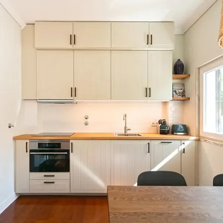 Whome Coastal Comfort: Retreat By The Sea *